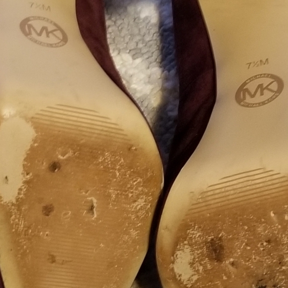 Michael Kors Burgundy platform pump’s  are 1 inch platform just around 4 inches - Picture 12 of 14